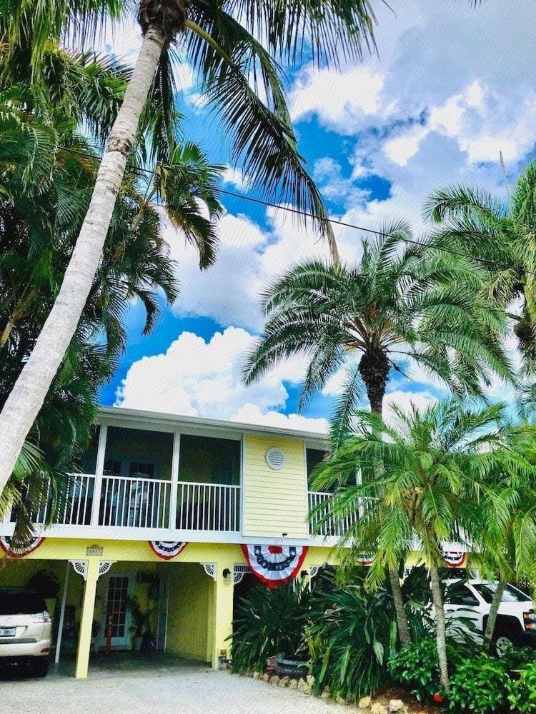 Siesta Palms By the Beach Hotel in Florida