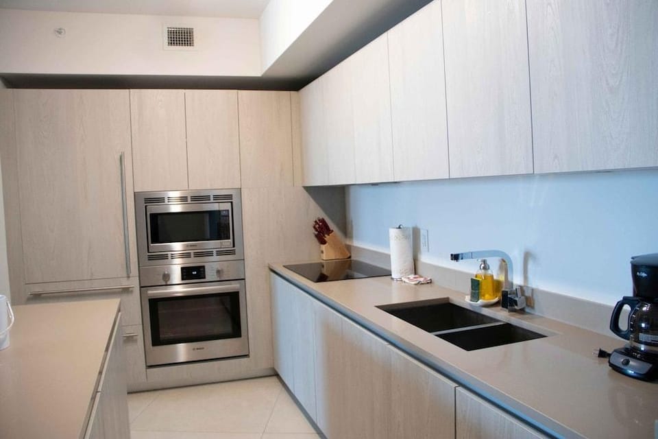 Lyfe Residence Building - Private apts over the beach Hotel in Hollywood Beach