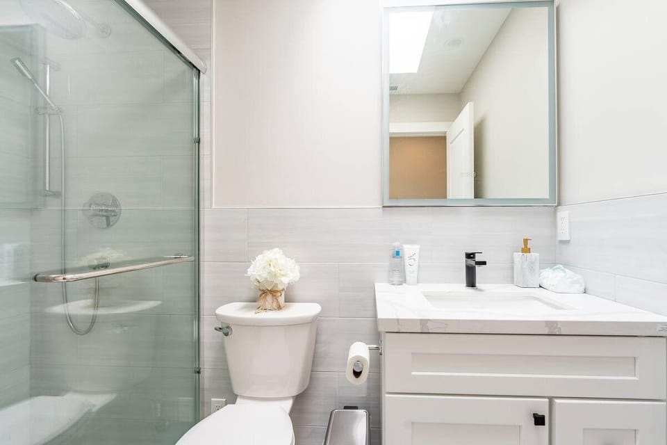 Lux Apartment on hill close to SF Hotel in Daly City