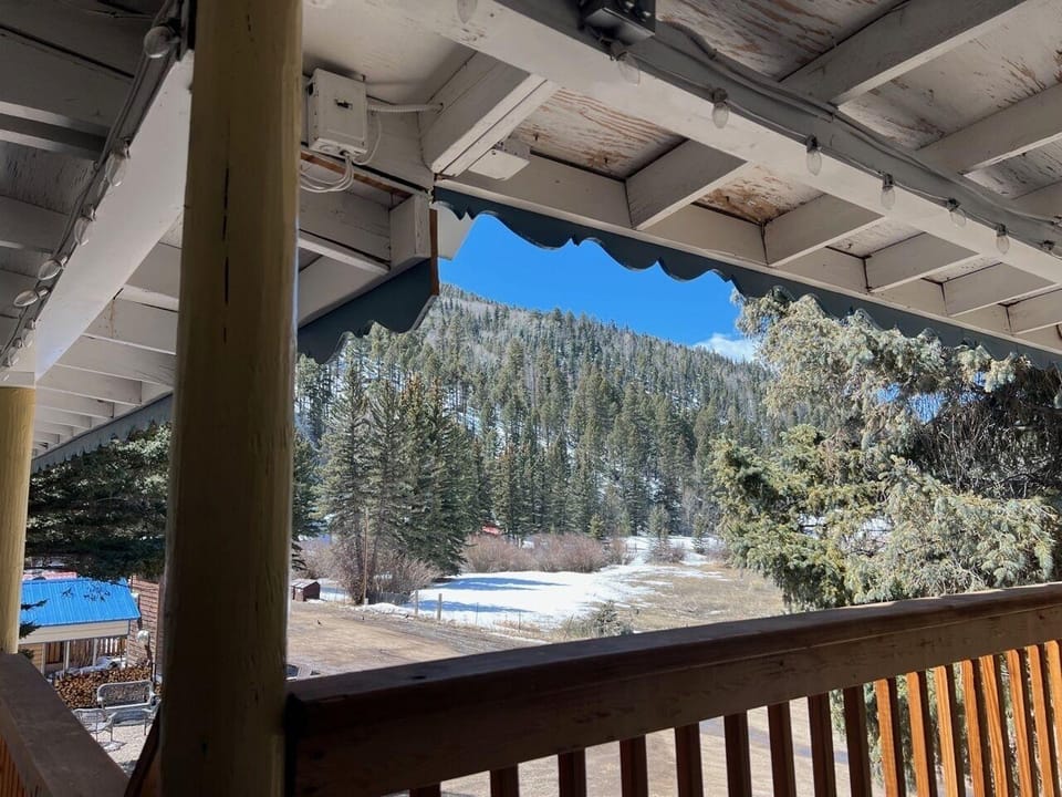 Mountain View Lodge Hotel in Red River