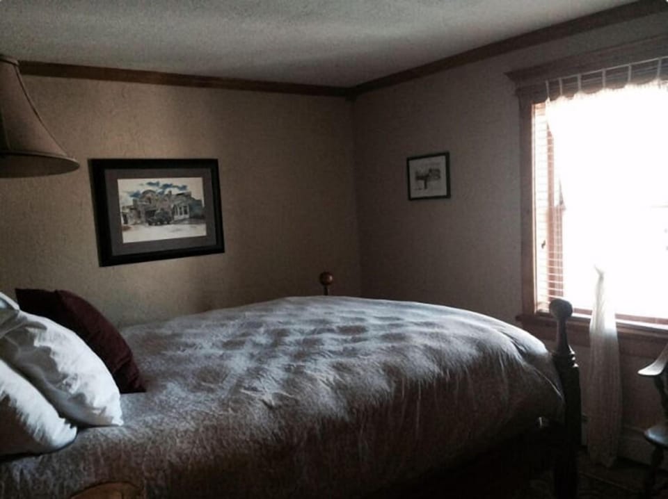 1882 Bar and Grill at River Street Inn Hotel in Truckee