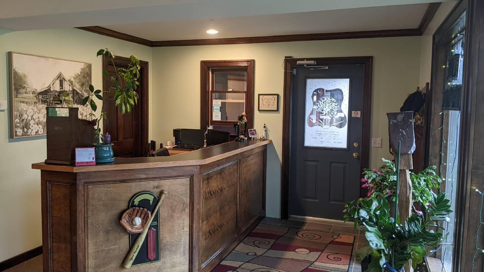 The Meadowlark Inn Hotel in Adirondack Mountains