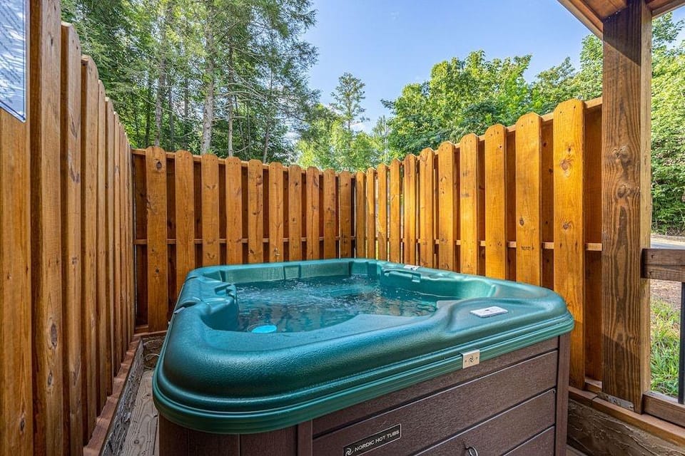 Smoky Pines Chalet Hotel in Gatlinburg