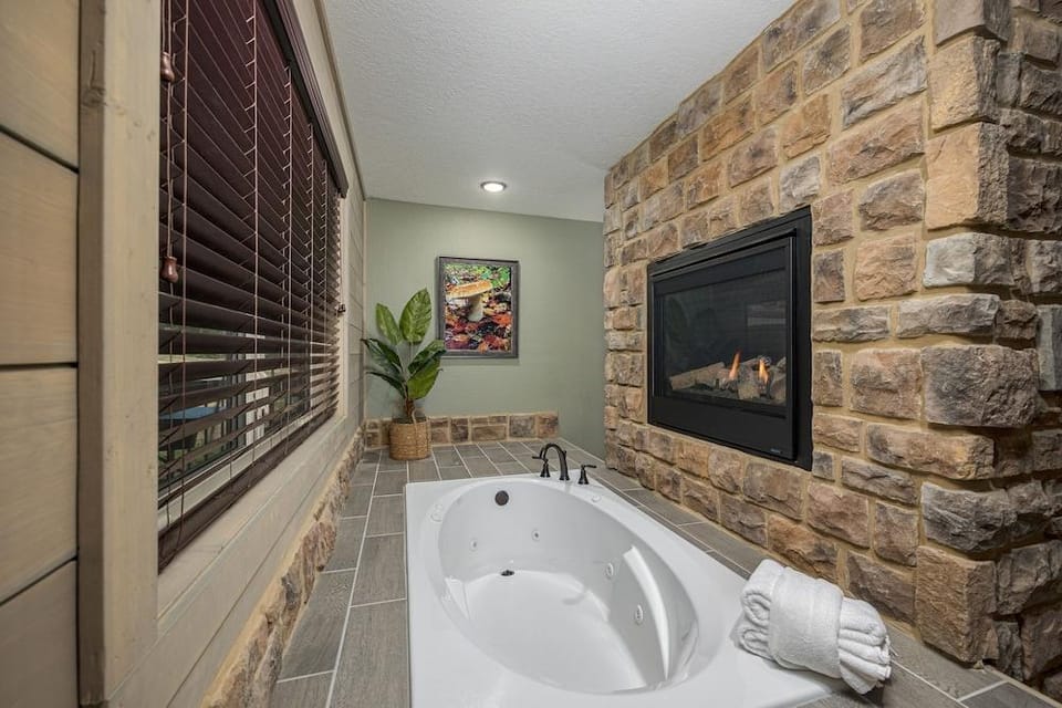 Smoky Pines Chalet Hotel in Gatlinburg