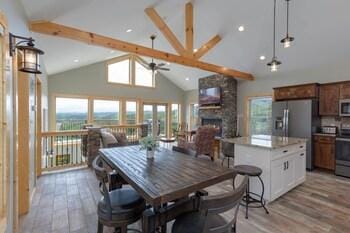 Above and Beyond by Jackson Mountain Homes Hotel in Gatlinburg