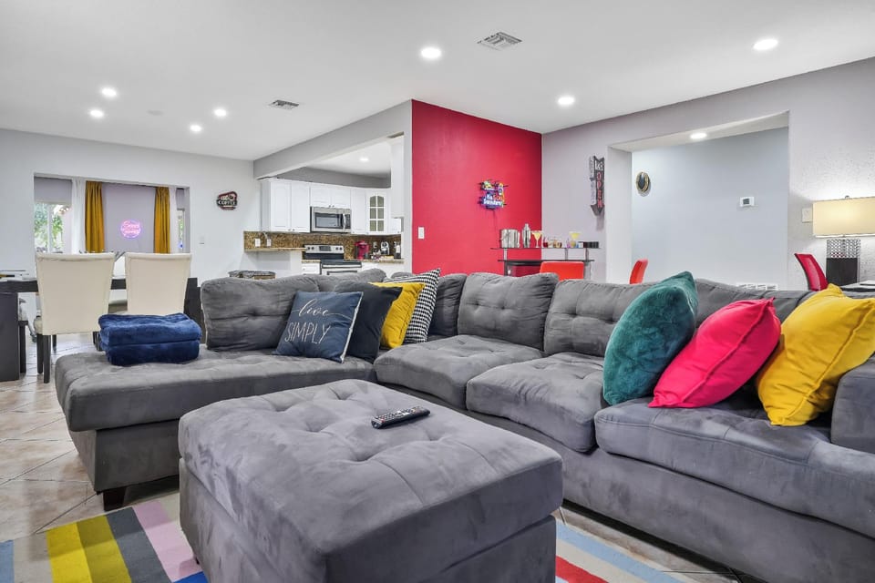 Unique Escape GameRoom! Bar, BBQ, Spacious, and Near Beach Hotel in Coconut Grove
