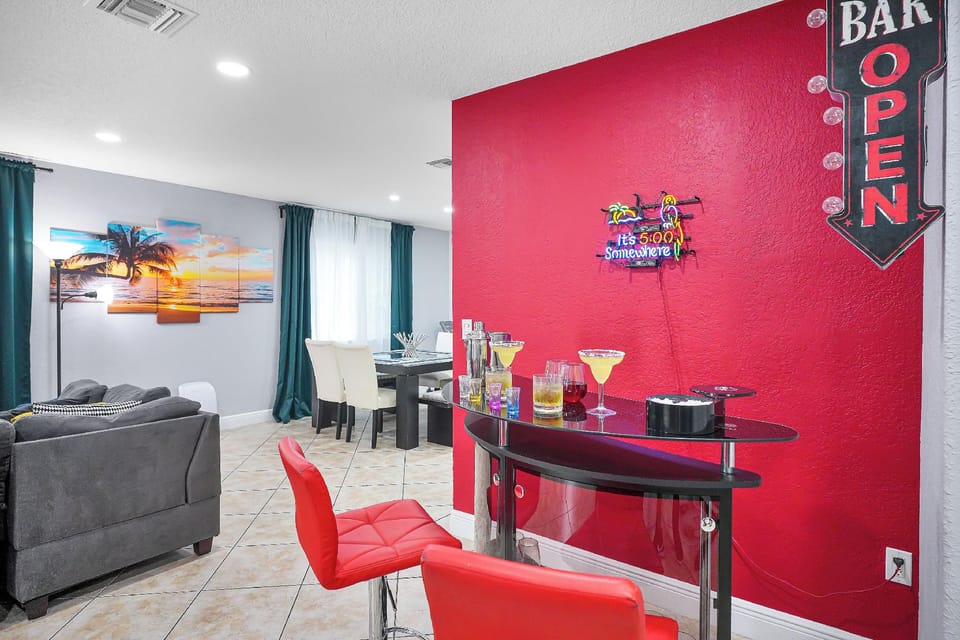Unique Escape GameRoom! Bar, BBQ, Spacious, and Near Beach Hotel in Coconut Grove