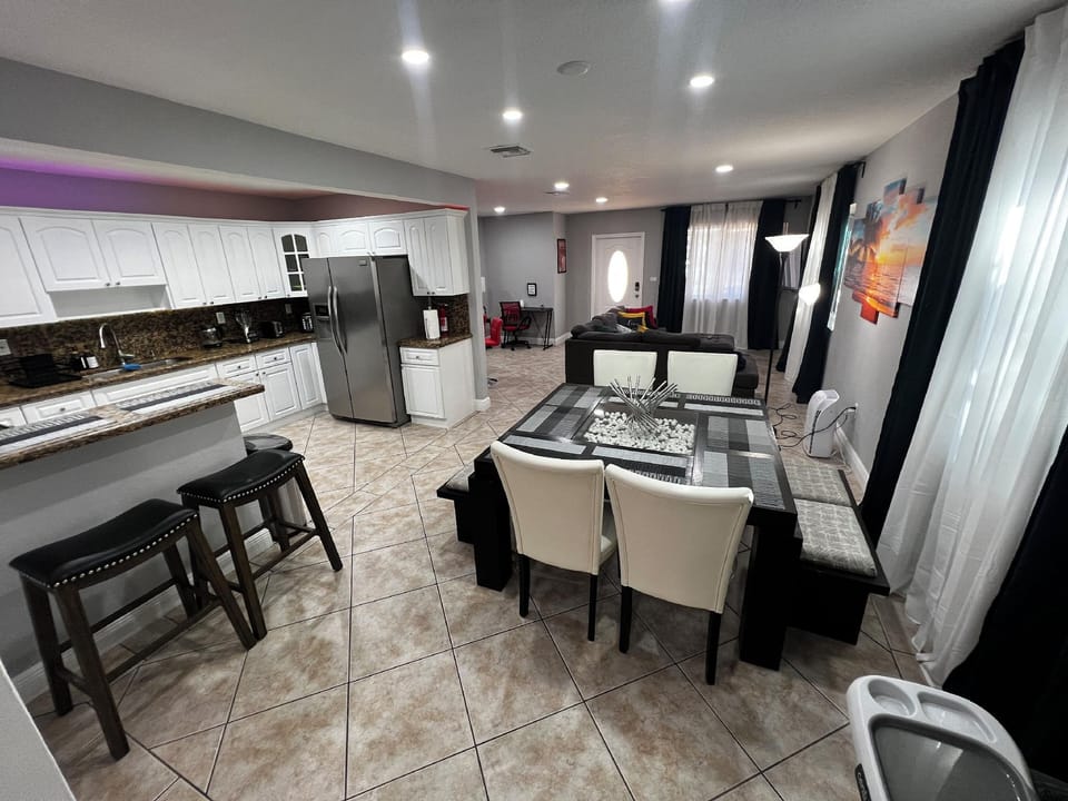 Unique Escape GameRoom! Bar, BBQ, Spacious, and Near Beach Hotel in Coconut Grove