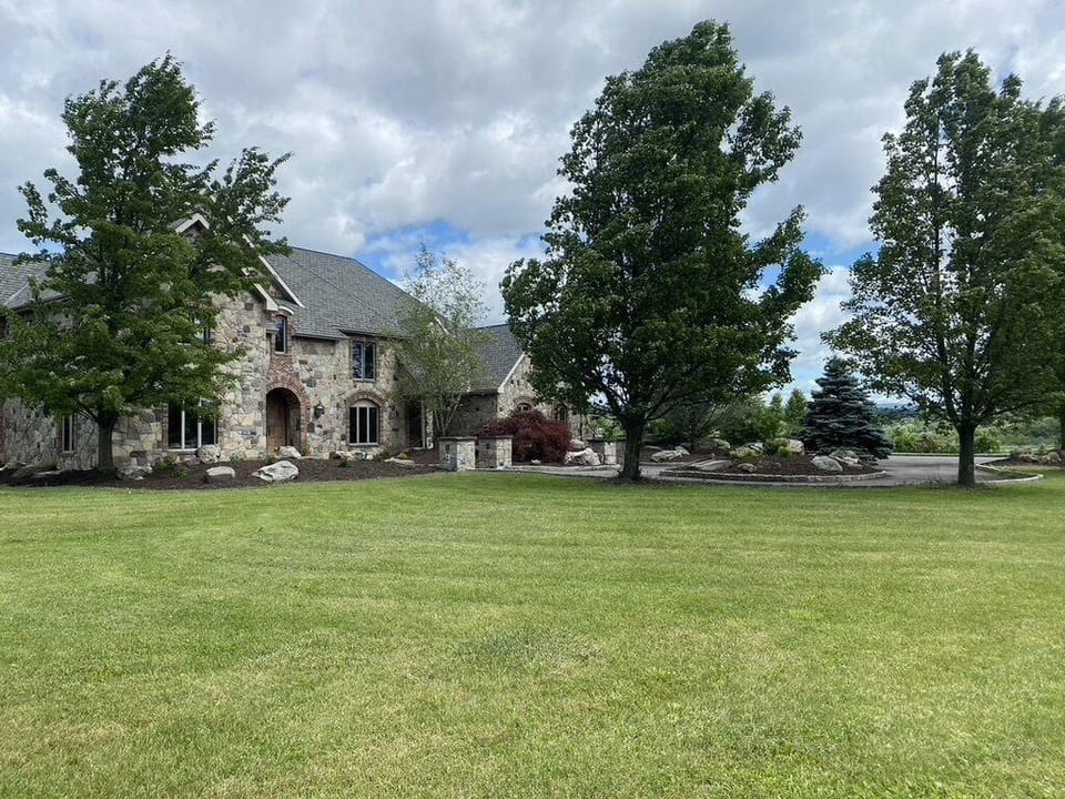 Chestnuthill Countryside Manor Hotel in Pocono Mountains
