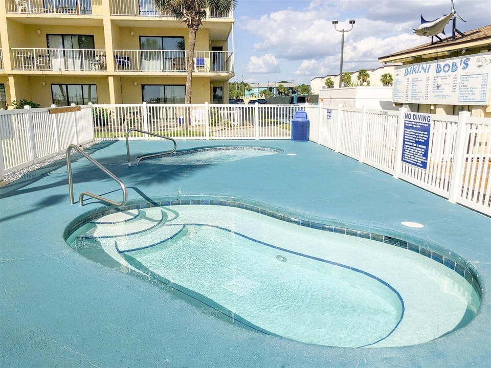 The Summit 515 Hotel in Upper Grand Lagoon
