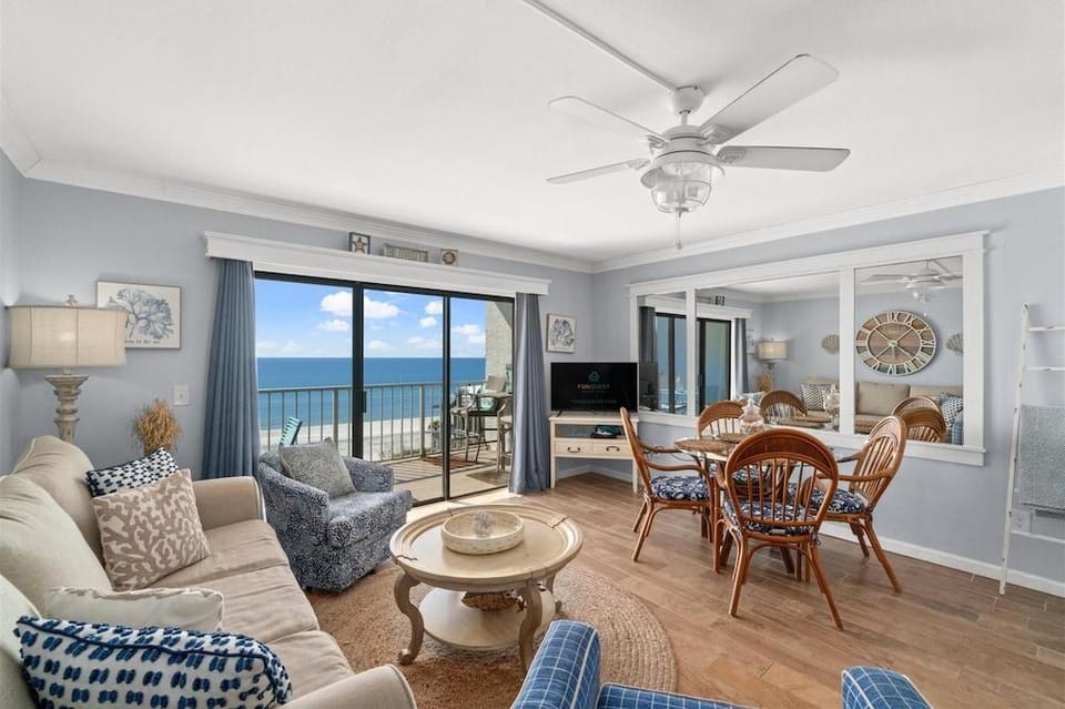 The Summit 502 Hotel in Upper Grand Lagoon