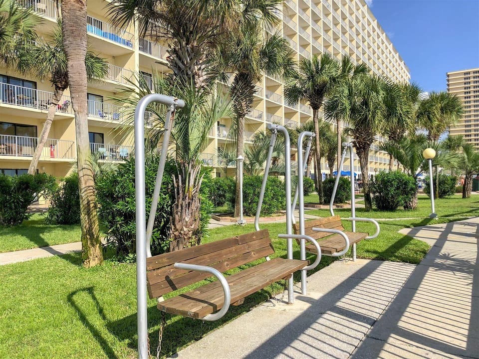 The Summit 621 Hotel in Upper Grand Lagoon