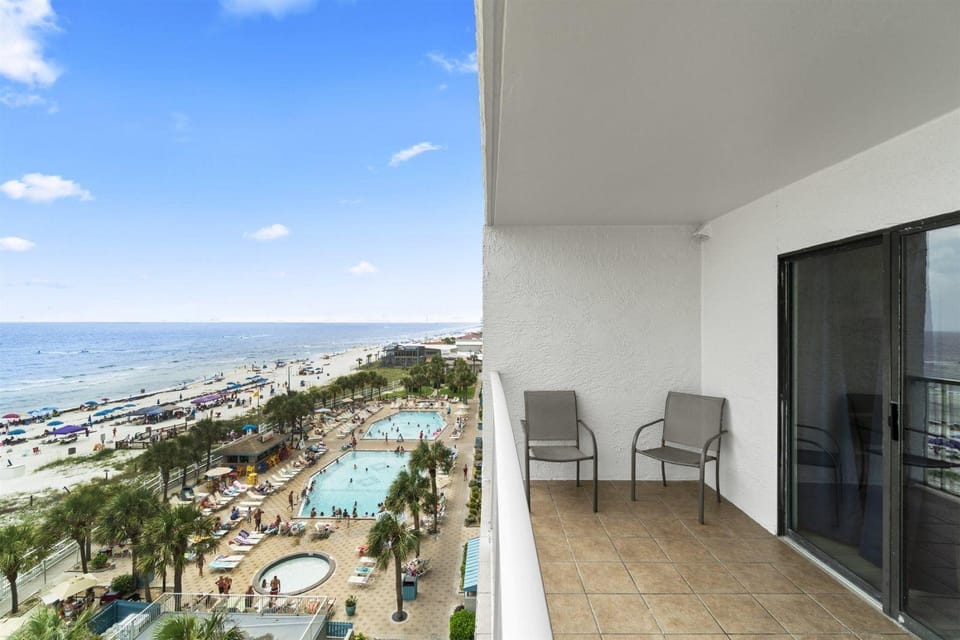The Summit 728 Hotel in Upper Grand Lagoon