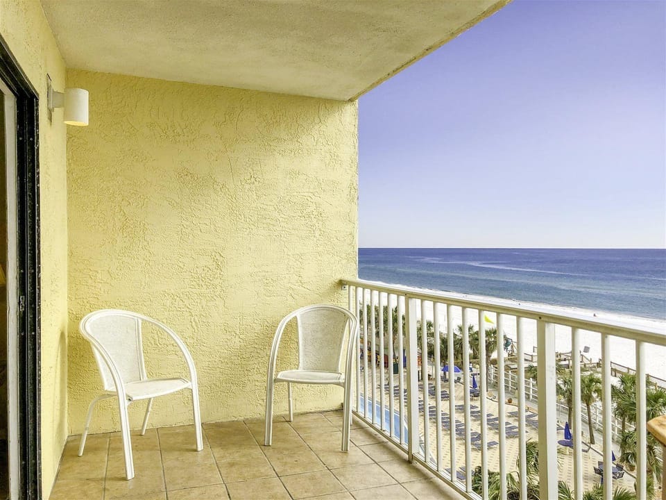 The Summit 606 Hotel in Upper Grand Lagoon