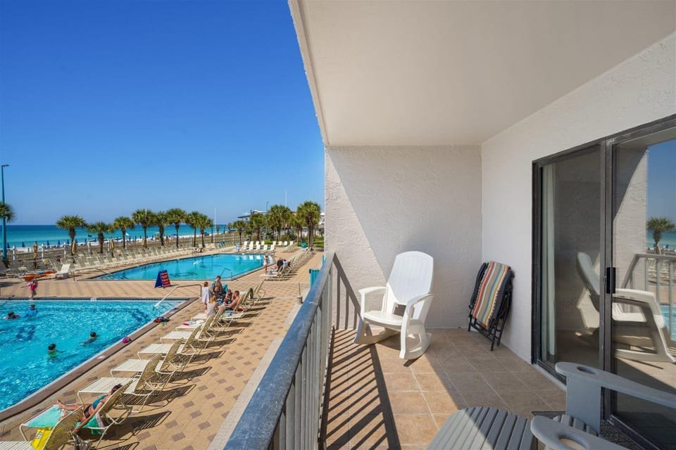 The Summit 220 Hotel in Upper Grand Lagoon