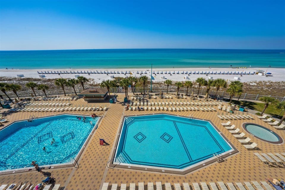 The Summit 615 Hotel in Upper Grand Lagoon