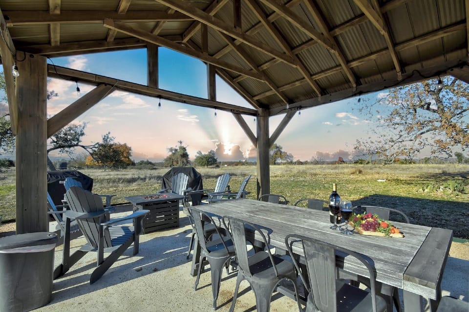 Stargazing Retreat at Lone Star Cottage Hotel in Rio Grande