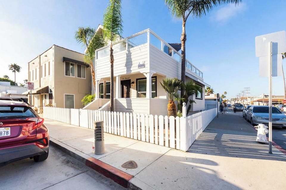 Sea Sight by Avantstay Walk to Newport Beach Hotel in Balboa Peninsula