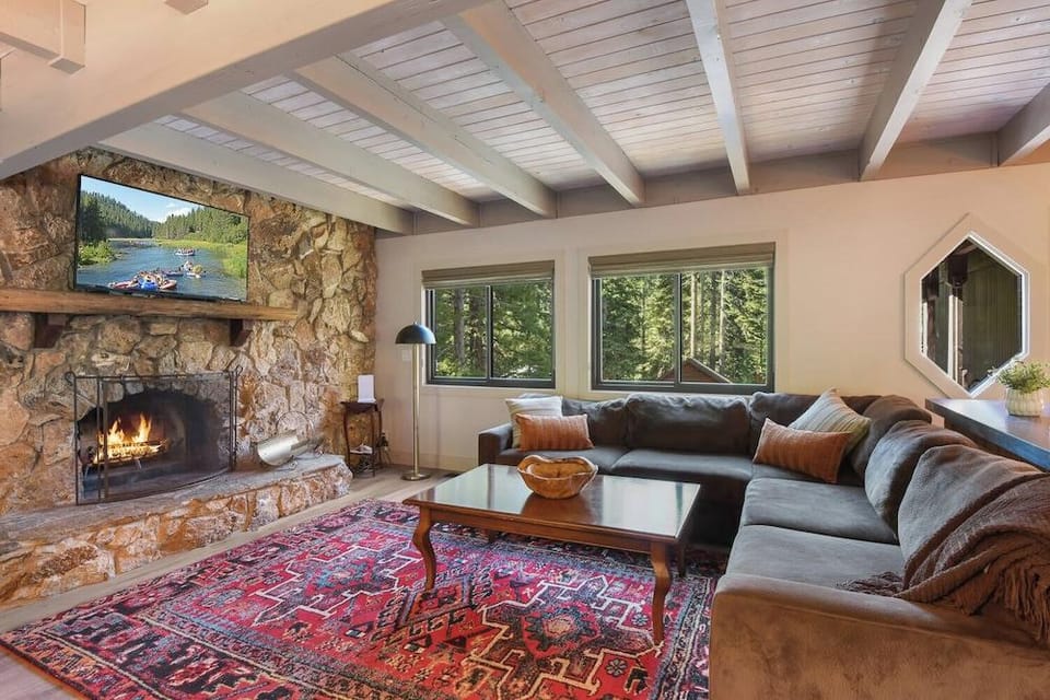 Serenity on Statford Close to Northstar! Hotel in Tahoe Vista