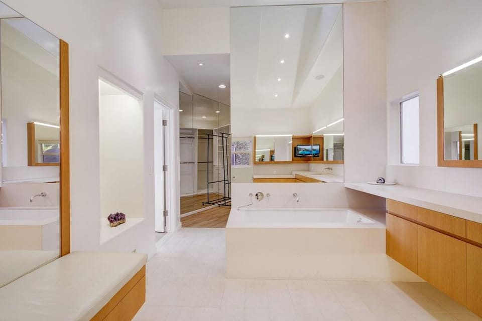 Rising Glen Hotel in Beverly Hills