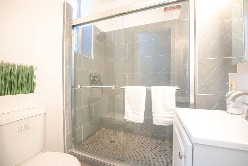 Luxury NY Home 3BR with Easy Parking Hotel in Yonkers