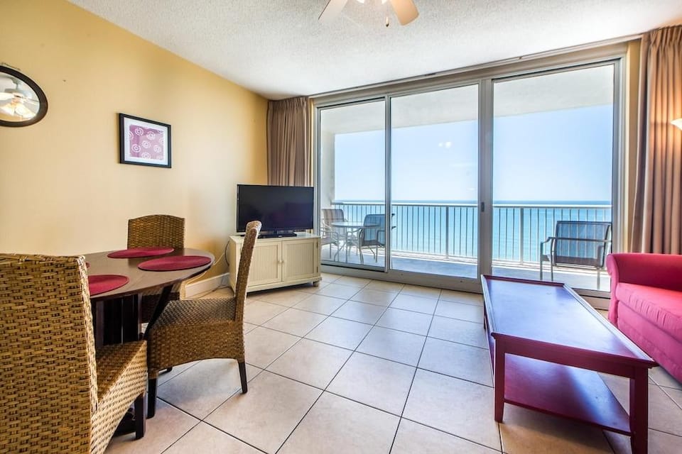 Majestic Beach Towers 1-1706 Hotel in Long Beach