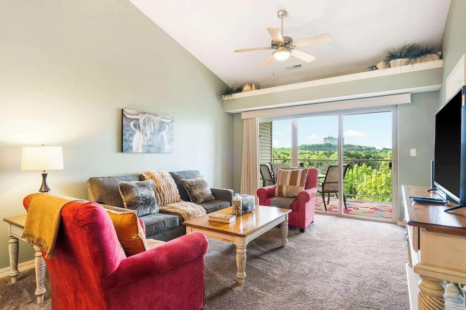 Sunset Daydream Elegant Condo on Table Rock! Hotel in Branson
