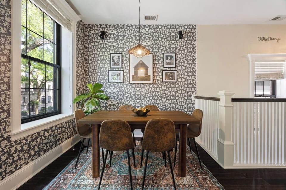 Wrigleyville Suites Hotel in Wrigleyville