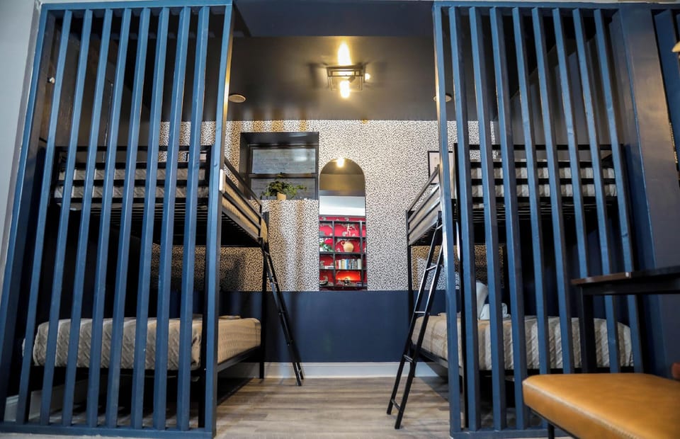 Wrigleyville Suites Hotel in Wrigleyville