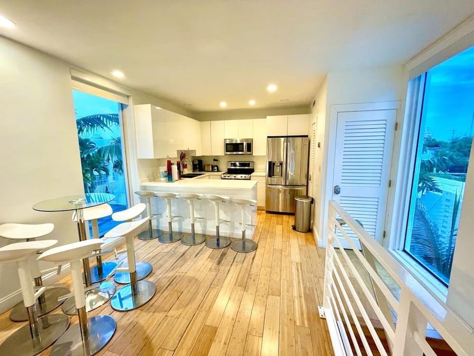 Luxury South Beach Private Apartments Hotel in Flamingo Lummus