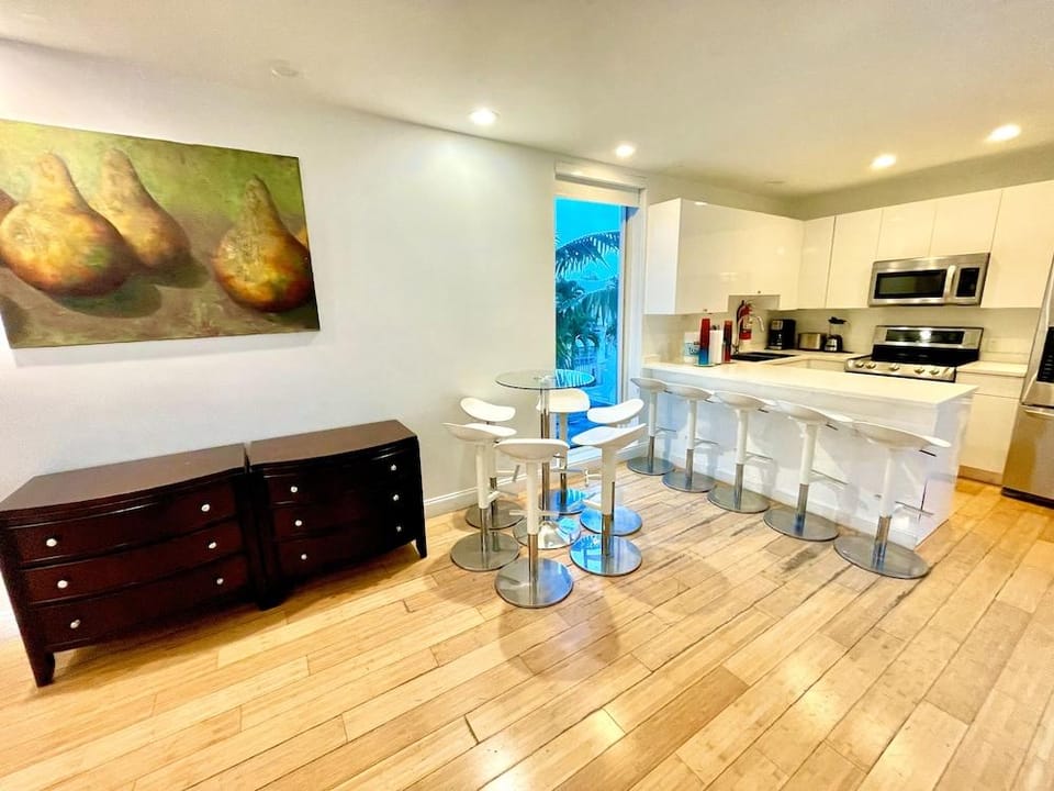 Luxury South Beach Private Apartments Hotel in Flamingo Lummus