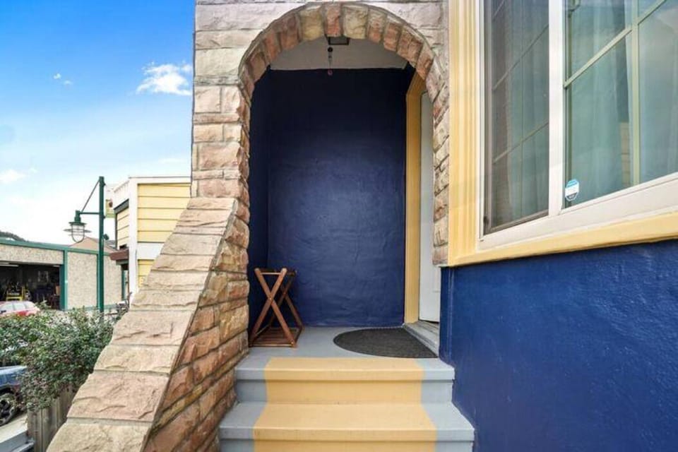 Coastal Palm Tree 2BR Retreat Ocean View Hotel in Pacifica