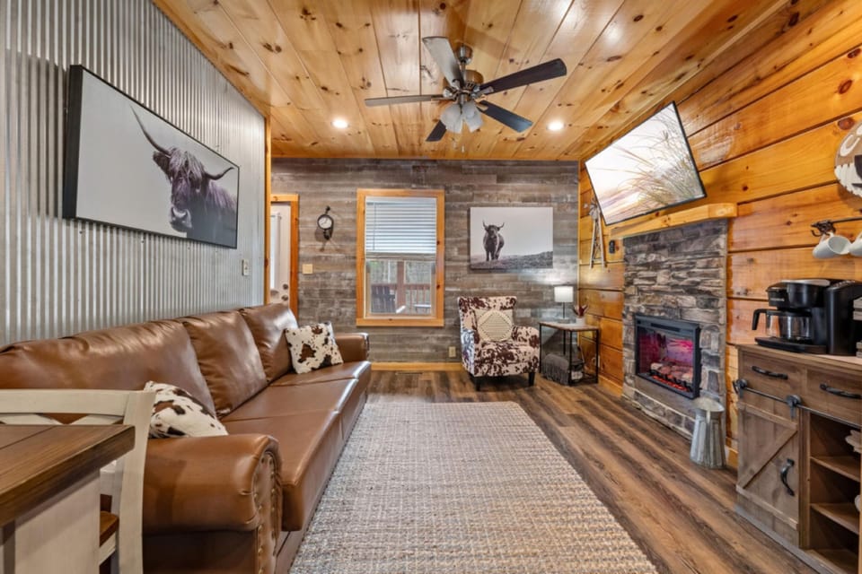Rustic Mountain Retreat by Ghosal Luxury Lodging Hotel in Pigeon Forge