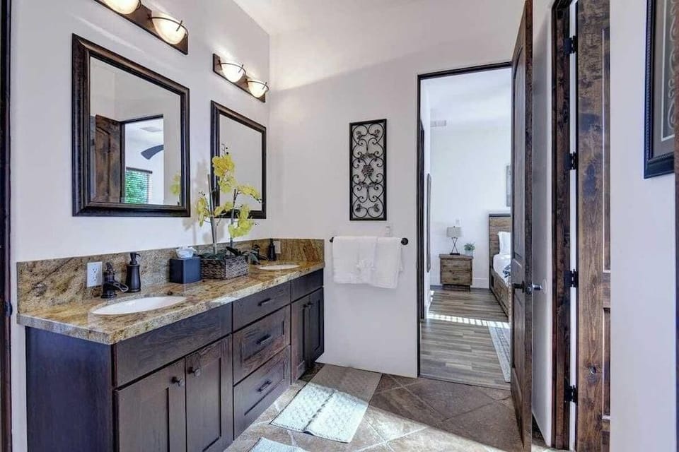 Villa Toscana by Avantstay Palatial Villa With Spa, Pool, Theater & Game Room! Permit#4769 Hotel in Palm Springs