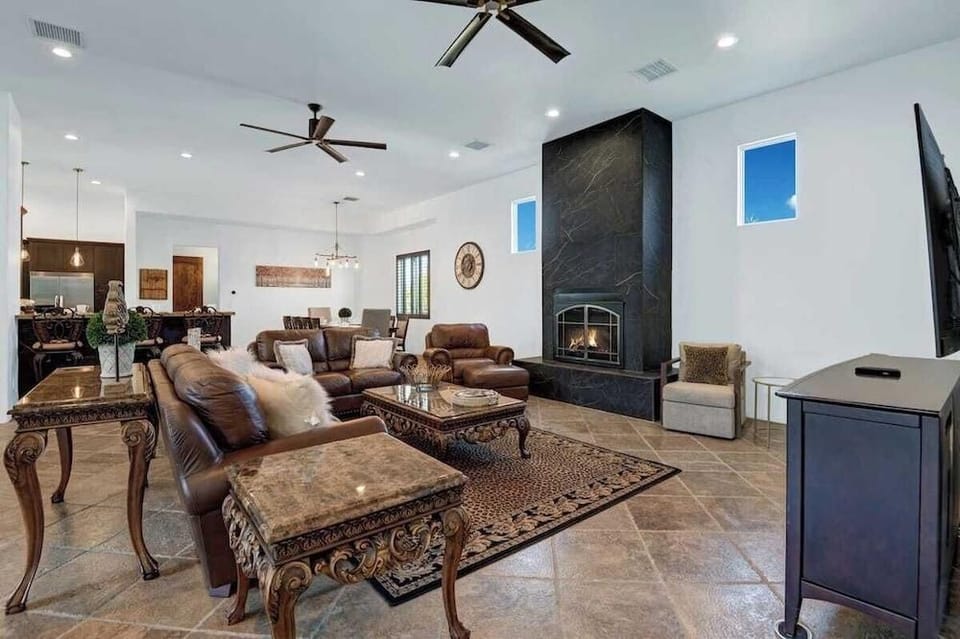 Villa Toscana by Avantstay Palatial Villa With Spa, Pool, Theater & Game Room! Permit#4769 Hotel in Palm Springs
