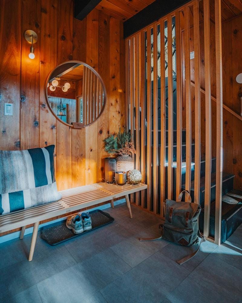 Lightfoot Cabin Hotel in Running Springs