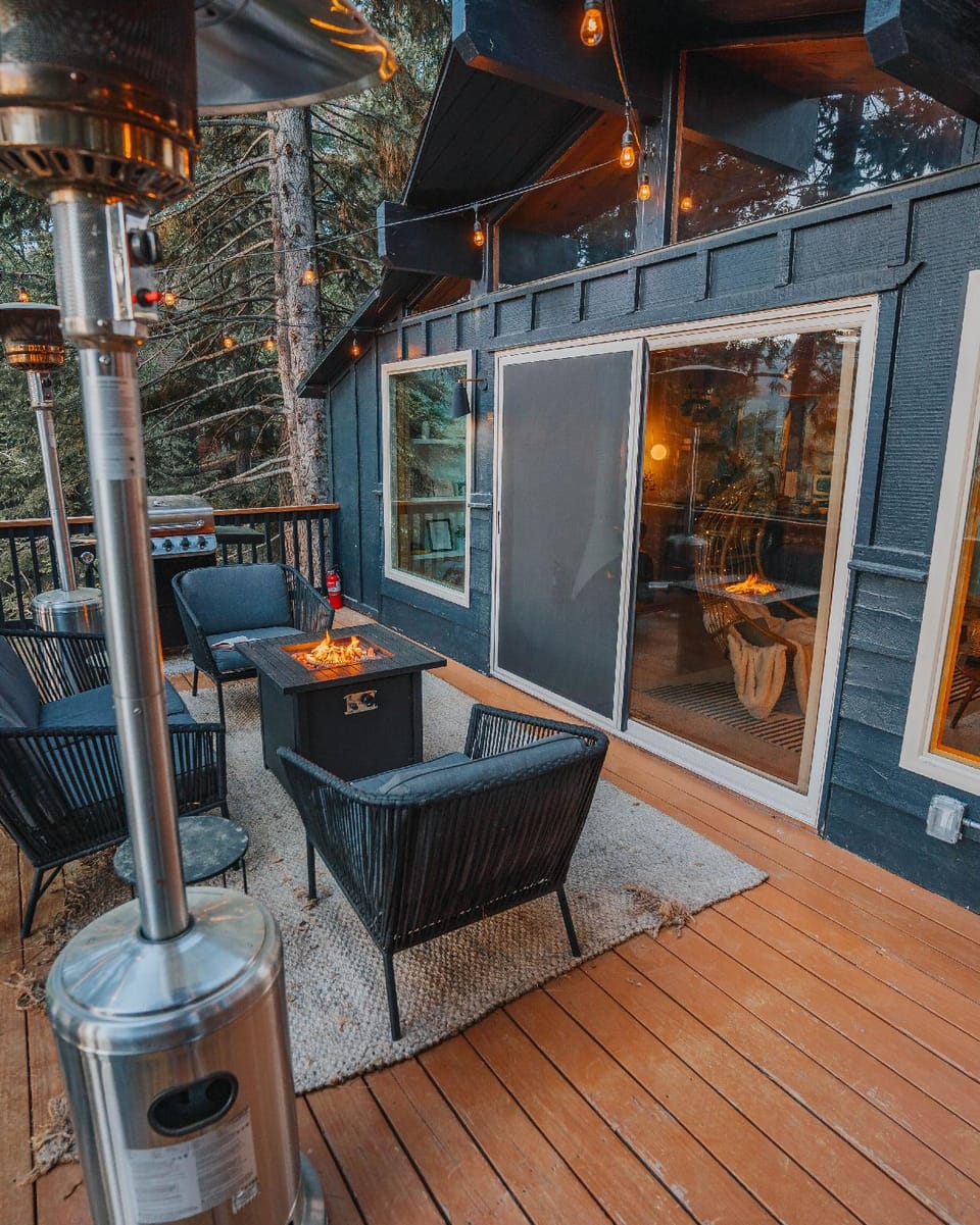 Lightfoot Cabin Hotel in Running Springs