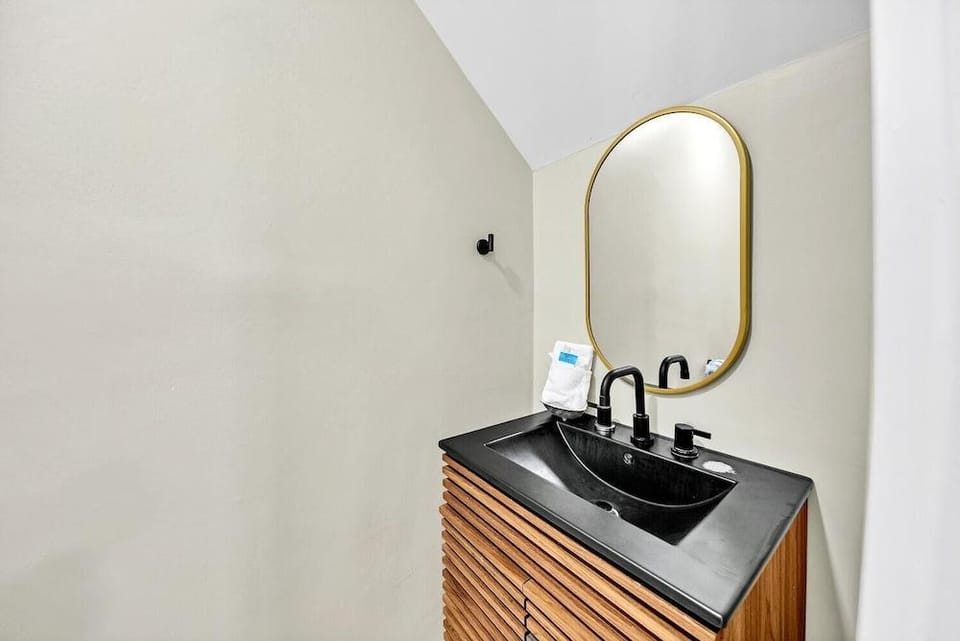 Modern Beach Bungalow Hotel in Sunnyside