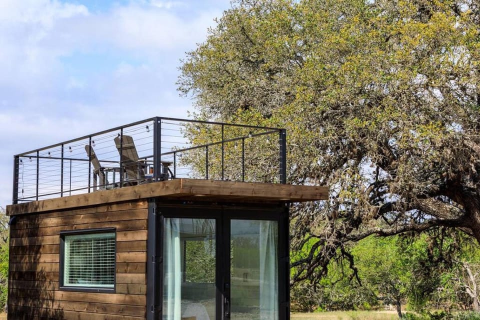 New The Wildflower Cozy Container Home Hotel in Fredericksburg