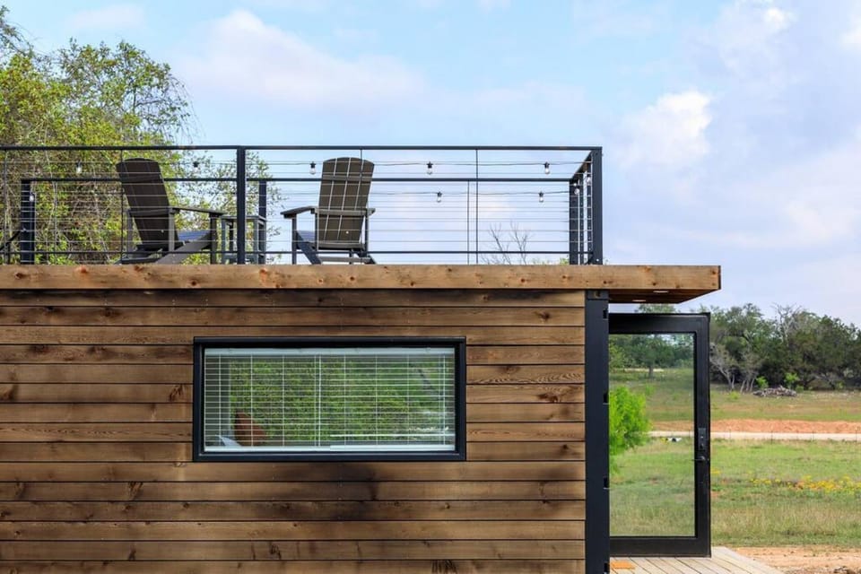 New The Sunrise Cozy Container Home Hotel in Fredericksburg
