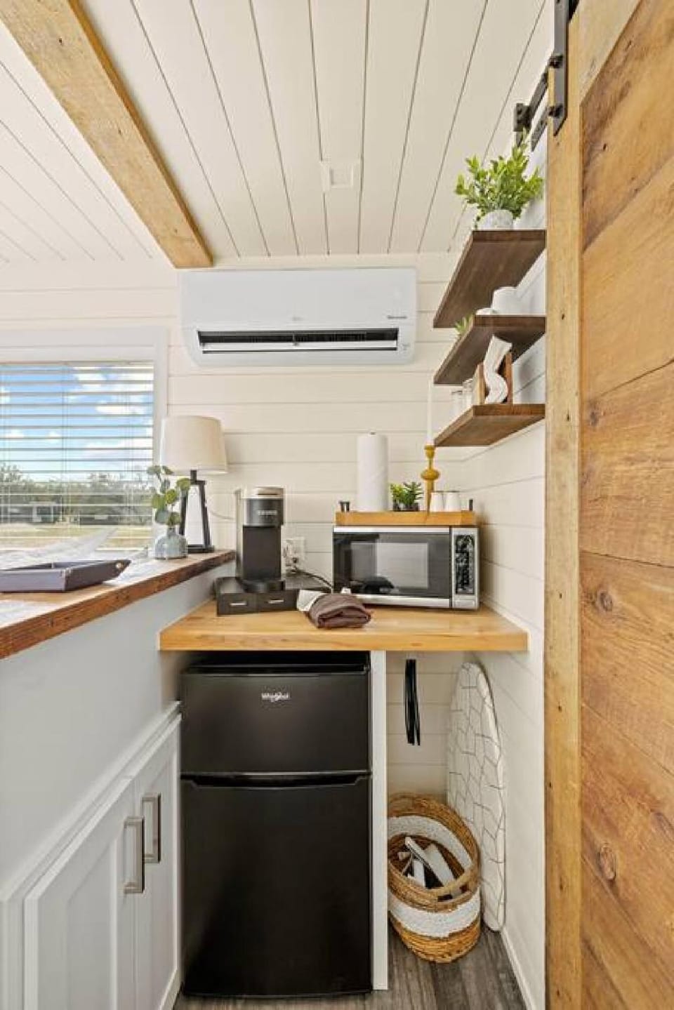New The Sunrise Cozy Container Home Hotel in Fredericksburg