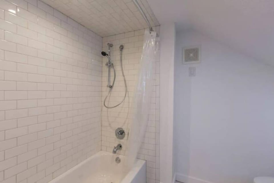 New White On Columbus Family Gathering Place Hotel in Waco