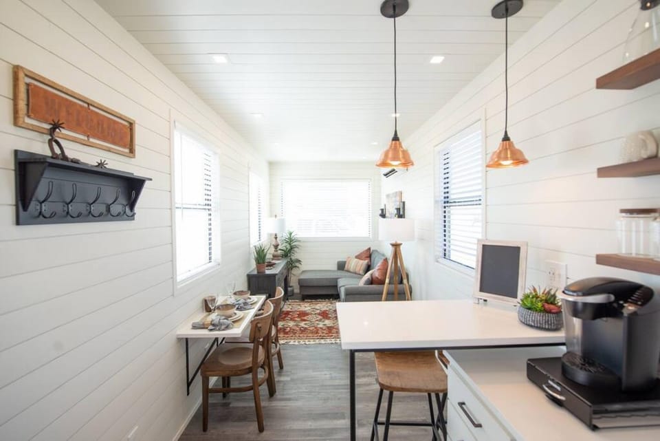 New Longhorn Stunning Container Home-in Alpine Hotel in Alpine