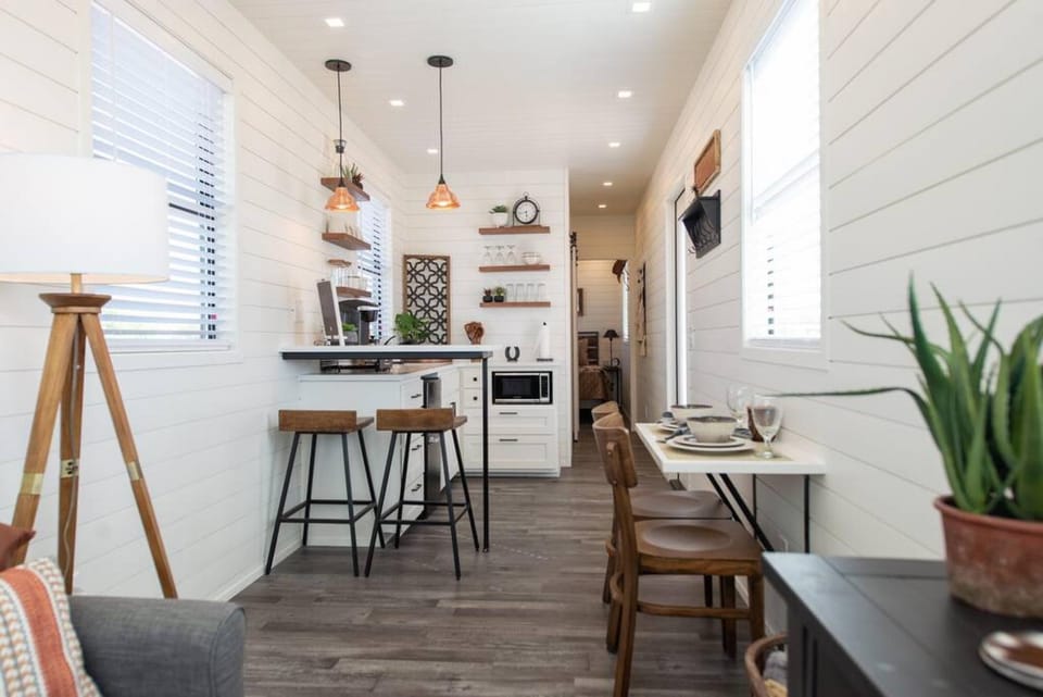 New Longhorn Stunning Container Home-in Alpine Hotel in Alpine