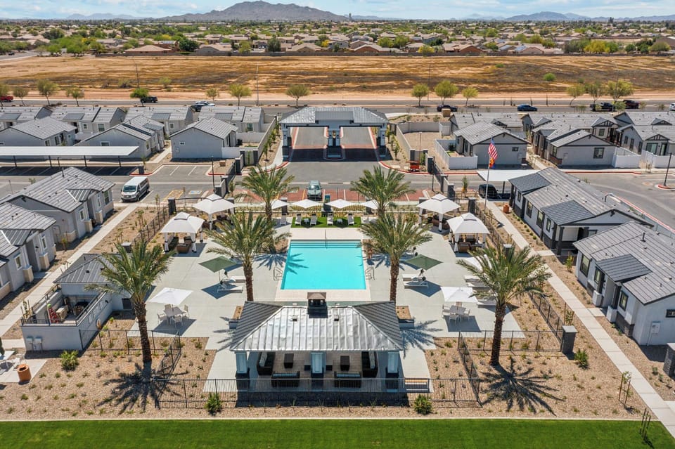 Sunny Contemporary Home with Pool BBQ Hotel in Casa Grande