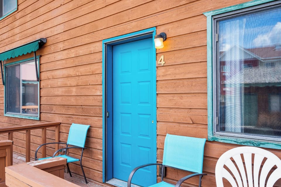 Owl's Nest Hotel in West Yellowstone