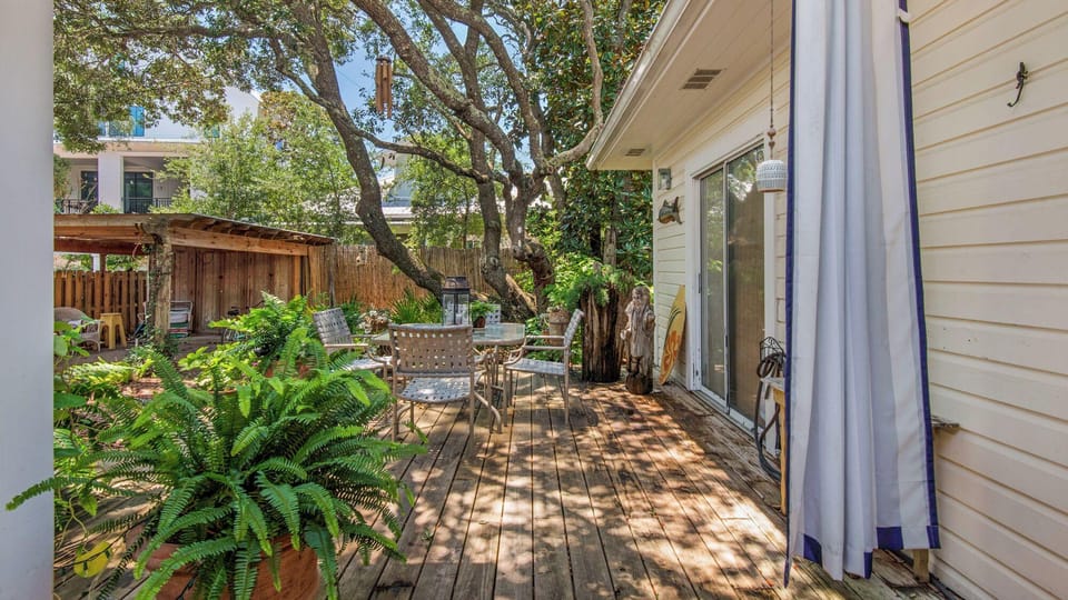 2 Minutes to the Beach; Close to Seaside, Vintage Cottage in Old Seagrove Hotel in Seagrove Beach