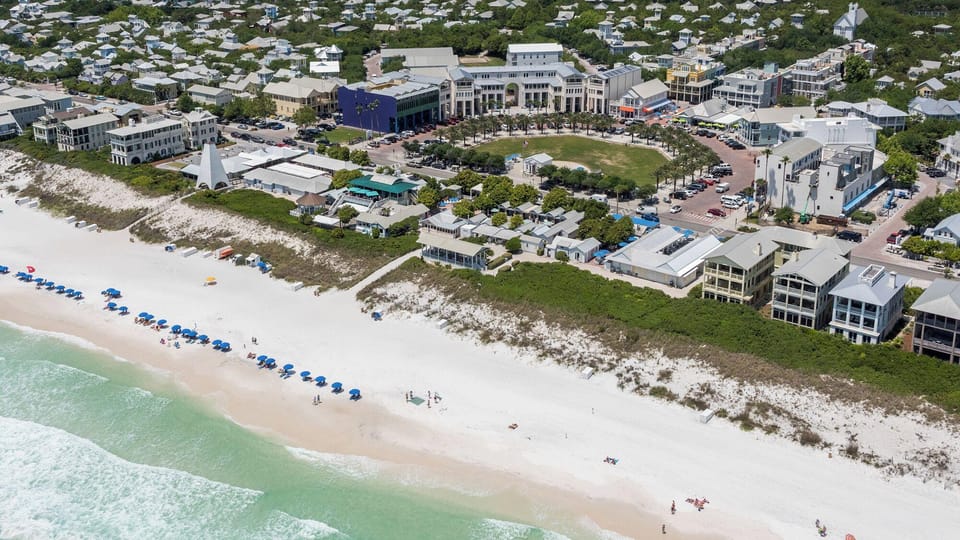 Located in Seaside - Sleeps 4 Hotel in Seaside