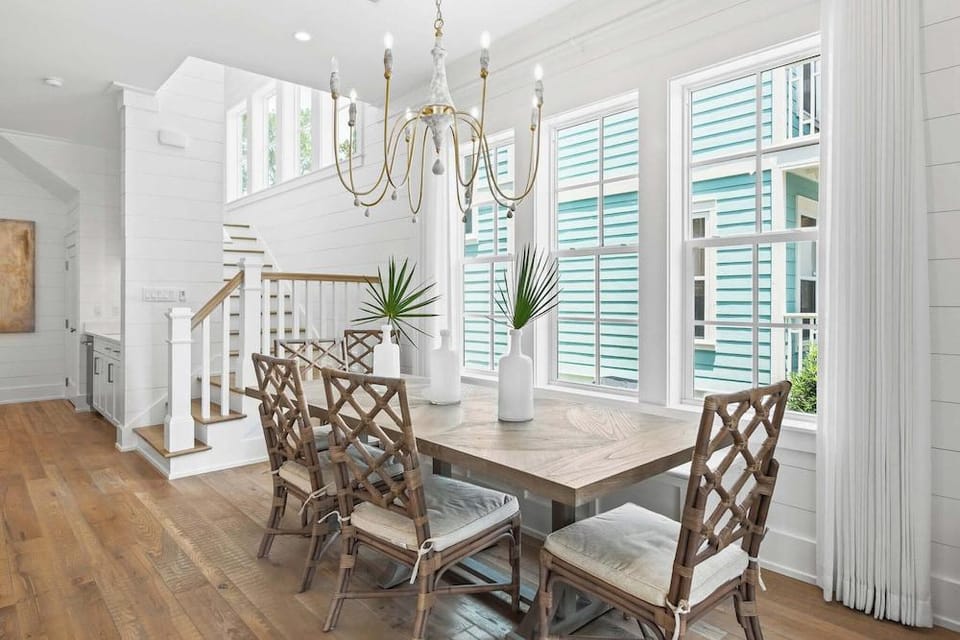 Beautiful Seacrest Home, Sleeps 16 - Lagoon Pool and Beach Tram Service Hotel in Rosemary Beach