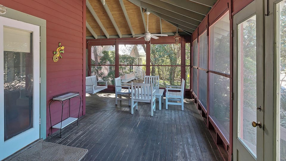 Beautiful Original Seaside Cottage + Swim & Tennis Club: Sleeps 6 Hotel in Seaside